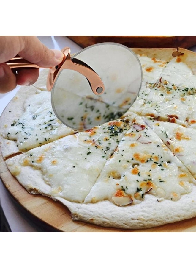 قطاعة بيتزا نحاسية شديدة التحمل - مقبض مريح مانع للانزلاق مع شفرة حادة - مثالية لتقطيع البيتزا والمعجنات والفطائر والخبز المسطح - أداة مطبخ أنيقة ومتينة - Image 4